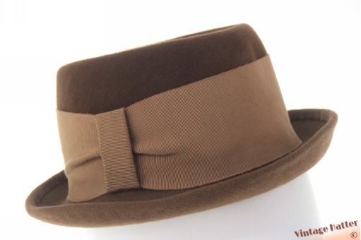 Ladies hat high brown velour with high band 55 (S)