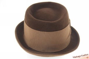 Ladies hat high brown velour with high band 55 (S)