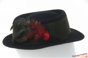 © VintageHatter.com | d-9004-55-10 Ladies hat bluish black fur felt with feathers 55 (S) Ladies hat bluish black fur felt with feathers 55 (S)