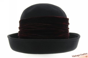 Dameshoed zwart vilt met donker bordeaux band 57