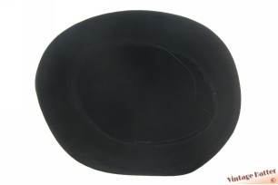 © VintageHatter.com | d-9005-55-41 Ladies hat black velour with two styled dents 55 (S) Ladies hat black velour with two styled dents 55 (S)