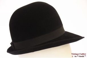 Dameshoed zwart fluweel 56