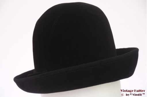 Ladies hat black velour 56
