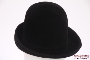 Ladies hat black velour 56