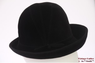Ladies hat black velour 56