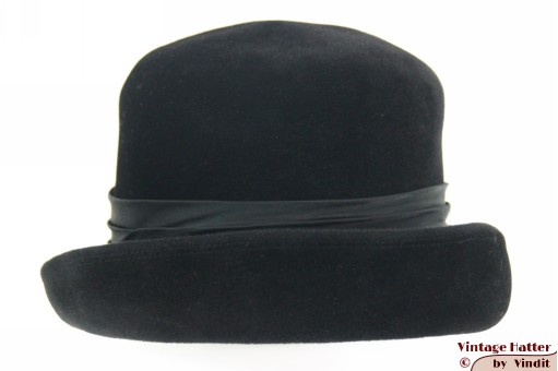 © VintageHatter.com | d-9005-56-28 Dameshoed zwart velour 56 Dameshoed zwart velour 56