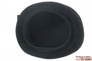 © VintageHatter.com | d-9005-56-28 Dameshoed zwart velour 56 Dameshoed zwart velour 56