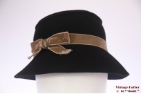 Dameshoed Lembert zwart vilt met beige lint 56
