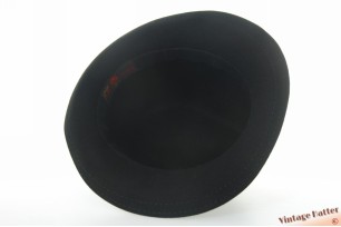 Dameshoed Mayser-Milz zwart haarvilt met groene band en veertjes 56