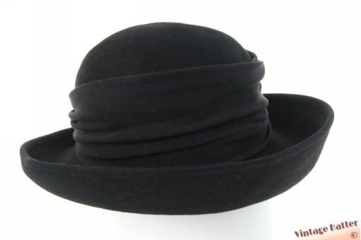 Ladies hat black short furfelt with soft outer band 56-57