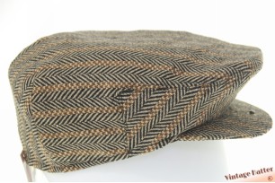 Platte pet beige bruin visgraat met drukknoop 61 (XL) [nieuw]