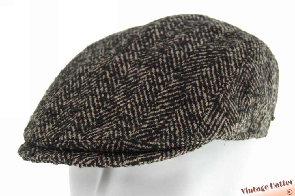 Platte pet Hatland beige grijs met zwart visgraat 61 (XL) [nieuw]