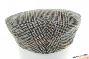 © VintageHatter.com | f-5003-56-4 Platte pet Doria's Princeps blauw bruin wolmix met drukknoop 56 Platte pet Doria's Princeps blauw bruin wolmix met drukknoop 56