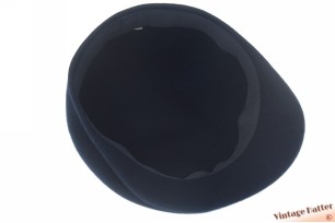© VintageHatter.com | f-5004-57-4 Voorgevormde pet donker blauw vilt 57 Voorgevormde pet donker blauw vilt 57