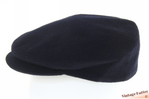 © VintageHatter.com | f-5004-60-2 Platte pet Modasandra donker blauw wol met drukknoop 59-60 (XL) Platte pet Modasandra donker blauw wol met drukknoop 59-60 (XL)