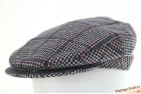 Platte pet blauw en bordeaux pied-de-poule geruit 57