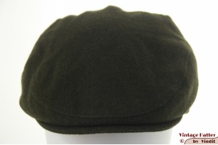 Platte pet donker groen wolmix 60 (XL)