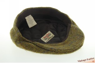Platte pet Harris Tweed groen scheerwol 59,5