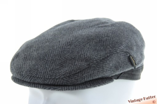 Platte pet Wegener grijs visgraat motief met oorwarmer 57,5 [als nieuw]