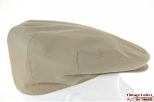 © VintageHatter.com | f-7034-54-1 Platte zomerpet groenig beige lichtgewicht outdoor 54,5 (XS) Platte zomerpet groenig beige lichtgewicht outdoor 54,5 (XS)