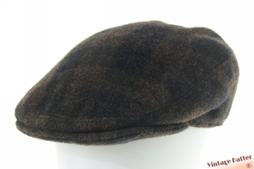 Platte pet zwart en bruin geruit met oorwarmer 58-59