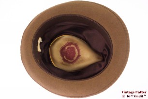 © VintageHatter.com | h-1011-57-3 Gleufhoed Tonak beige bruin vilt 57 Gleufhoed Tonak beige bruin vilt 57