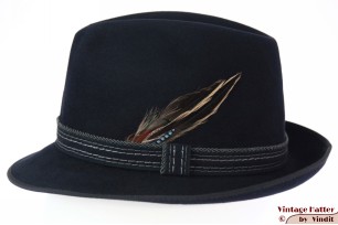 © VintageHatter.com | h-5004-56-27 Fedora Kent dark blue felt with feathers 56 Fedora Kent dark blue felt with feathers 56