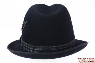 © VintageHatter.com | h-5004-56-27 Fedora Kent dark blue felt with feathers 56 Fedora Kent dark blue felt with feathers 56