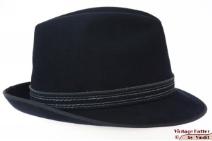 © VintageHatter.com | h-5004-56-27 Fedora Kent dark blue felt with feathers 56 Fedora Kent dark blue felt with feathers 56