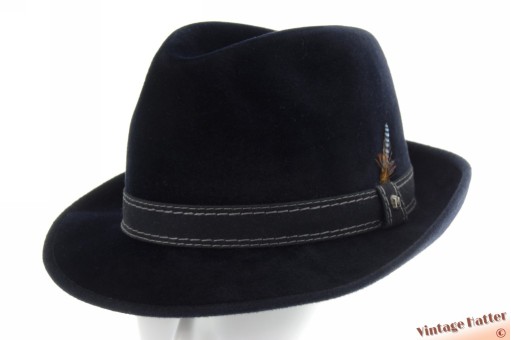 © VintageHatter.com | h-5004-59-21 Gleufhoed Mayser donkerblauw velour 59,5 Gleufhoed Mayser donkerblauw velour 59,5