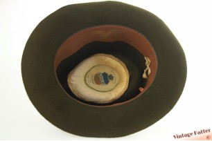 © VintageHatter.com | h-6014-55-4 Vintage drop-shaped fedora Borsalino green fur felt 55 (S) Vintage drop-shaped fedora Borsalino green fur felt 55 (S)