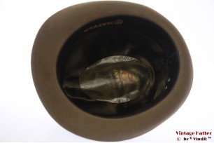 © VintageHatter.com | h-7002-57-3 Fedora Mayser Standard greenish grey felt 57,5 Fedora Mayser Standard greenish grey felt 57,5