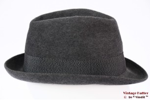 © VintageHatter.com | h-7016-56-9 Gleufhoed Extra-Extra grijs haarvilt 56,5 Gleufhoed Extra-Extra grijs haarvilt 56,5
