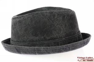 Trilby-achtige porkpie hoed zwart-grijs stonewashed jeans 60 (XL) [nieuw]