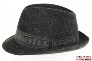 © VintageHatter.com | h-7021-57-25 Gleufhoed Belvedère grijs haarvilt 57 Gleufhoed Belvedère grijs haarvilt 57