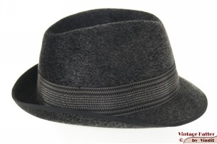 © VintageHatter.com | h-7021-57-25 Gleufhoed Belvedère grijs haarvilt 57 Gleufhoed Belvedère grijs haarvilt 57