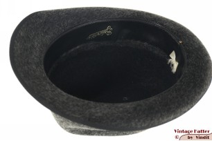 © VintageHatter.com | h-7021-57-25 Gleufhoed Belvedère grijs haarvilt 57 Gleufhoed Belvedère grijs haarvilt 57