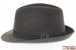 © VintageHatter.com | h-7022-56-20 Gleufhoed Windsor donker grijs geborsteld vilt 56 Gleufhoed Windsor donker grijs geborsteld vilt 56