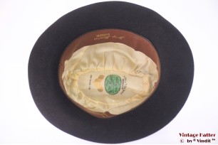 Gleufhoed Vera Lepre donker grijs vilt met paisley band 56