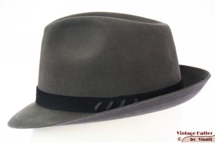 © VintageHatter.com | h-7024-56-7 Gleufhoed Wegener grijs zacht vilt 56 Gleufhoed Wegener grijs zacht vilt 56