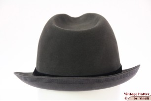 © VintageHatter.com | h-7024-56-7 Gleufhoed Wegener grijs zacht vilt 56 Gleufhoed Wegener grijs zacht vilt 56