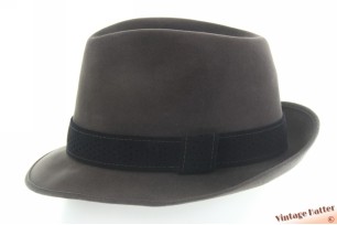 © VintageHatter.com | h-7039-56-13 Gleufhoed Wegener grijs geborsteld vilt 56,5 Gleufhoed Wegener grijs geborsteld vilt 56,5