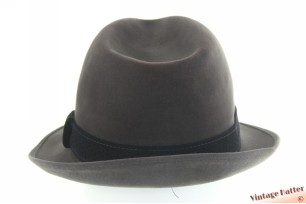 © VintageHatter.com | h-7039-56-13 Gleufhoed Wegener grijs geborsteld vilt 56,5 Gleufhoed Wegener grijs geborsteld vilt 56,5