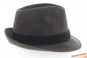 © VintageHatter.com | h-7039-56-13 Gleufhoed Wegener grijs geborsteld vilt 56,5 Gleufhoed Wegener grijs geborsteld vilt 56,5