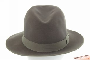 © VintageHatter.com | h-7039-57-11 Gleufhoed Huckel licht grijs geborsteld vilt 57,5 Gleufhoed Huckel licht grijs geborsteld vilt 57,5