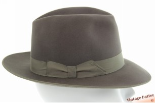 © VintageHatter.com | h-7039-57-11 Gleufhoed Huckel licht grijs geborsteld vilt 57,5 Gleufhoed Huckel licht grijs geborsteld vilt 57,5