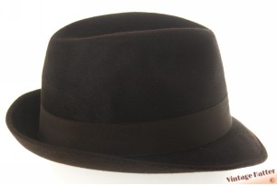 © VintageHatter.com | h-8019-56-5 Gleufhoed Aristocrat donker bruin kort haarvilt 56 Gleufhoed Aristocrat donker bruin kort haarvilt 56