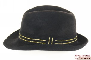 © VintageHatter.com | h-9004-56-14 Gleufhoed JS Haarfilz zwart haarvilt 56,5 Gleufhoed JS Haarfilz zwart haarvilt 56,5