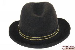 © VintageHatter.com | h-9004-56-14 Gleufhoed JS Haarfilz zwart haarvilt 56,5 Gleufhoed JS Haarfilz zwart haarvilt 56,5