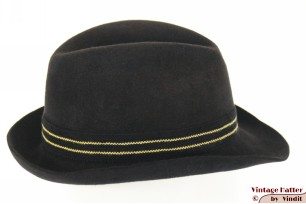 © VintageHatter.com | h-9004-56-14 Gleufhoed JS Haarfilz zwart haarvilt 56,5 Gleufhoed JS Haarfilz zwart haarvilt 56,5